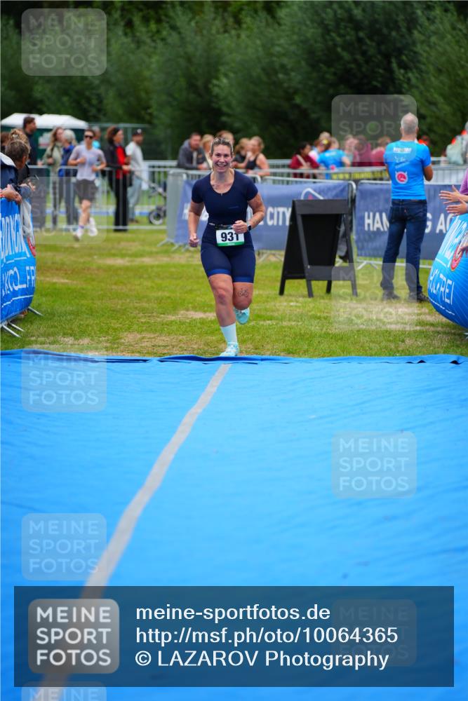 30.08.2026 - Elbe Triathlon Hamburg LAZAROV Photography http://msf.ph/oto/10064365 30.08.2026 12:04:24 Ziel 931 meine-sportfotos.de