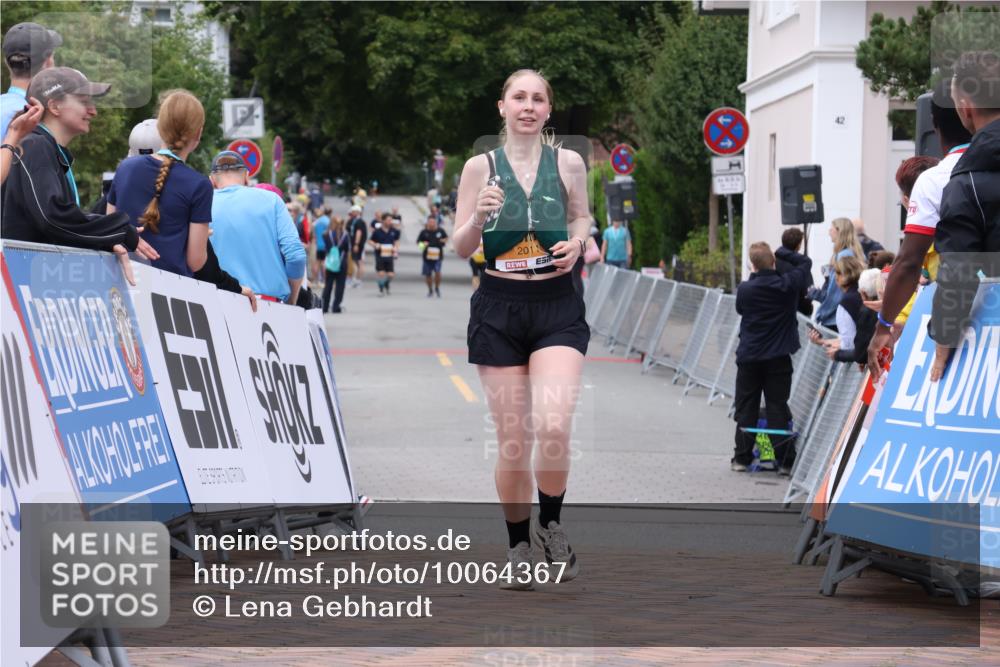30.08.2026 - Blankeneser Heldenlauf Lena Gebhardt http://msf.ph/oto/10064367 30.08.2026 12:44:41 Ziel 2011, 4172 meine-sportfotos.de
