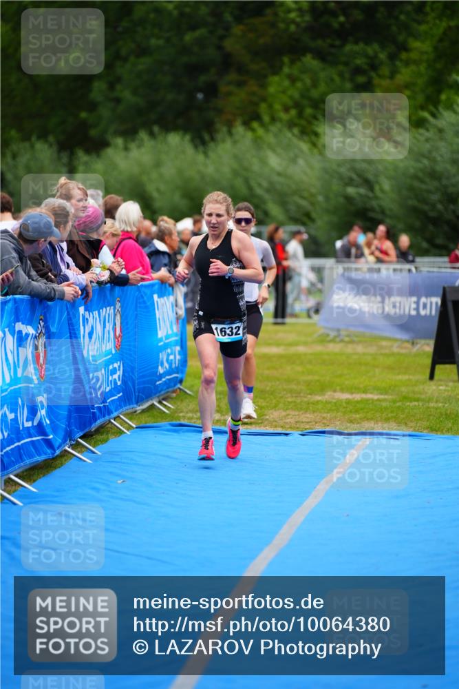 30.08.2026 - Elbe Triathlon Hamburg LAZAROV Photography http://msf.ph/oto/10064380 30.08.2026 12:04:31 Ziel 931, 1510, 1632 meine-sportfotos.de