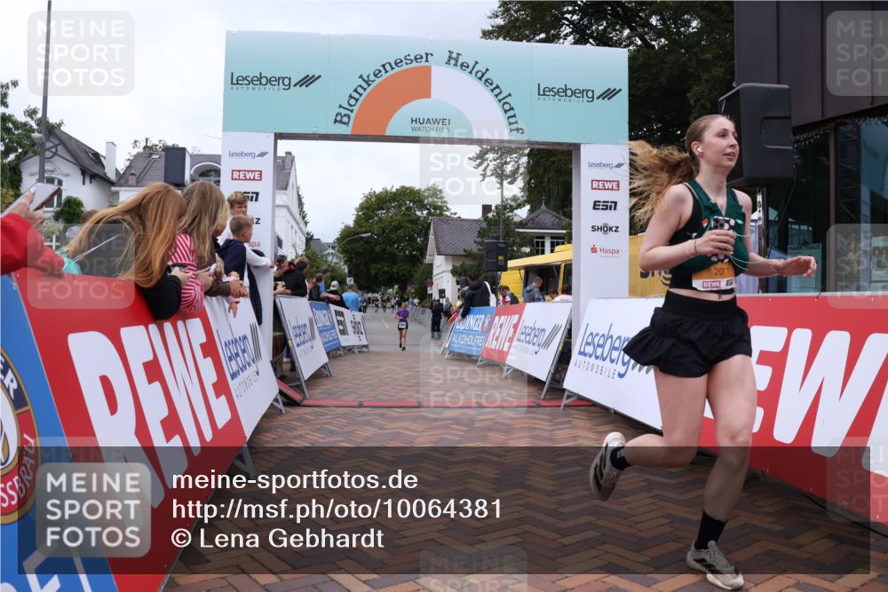 30.08.2026 - Blankeneser Heldenlauf Lena Gebhardt http://msf.ph/oto/10064381 30.08.2026 12:44:45 Ziel 2011 meine-sportfotos.de
