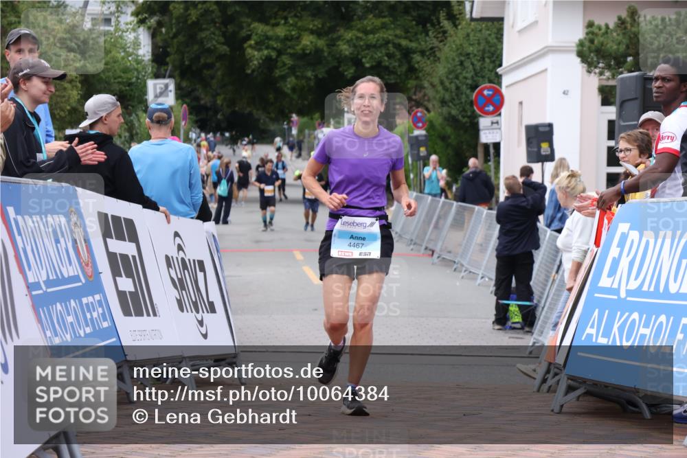 30.08.2026 - Blankeneser Heldenlauf Lena Gebhardt http://msf.ph/oto/10064384 30.08.2026 12:44:48 Ziel 2011, 4467 meine-sportfotos.de