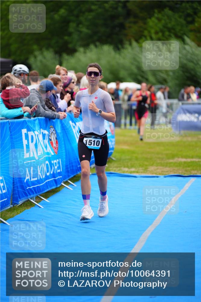 30.08.2026 - Elbe Triathlon Hamburg LAZAROV Photography http://msf.ph/oto/10064391 30.08.2026 12:04:34 Ziel 1463, 1510, 1632 meine-sportfotos.de