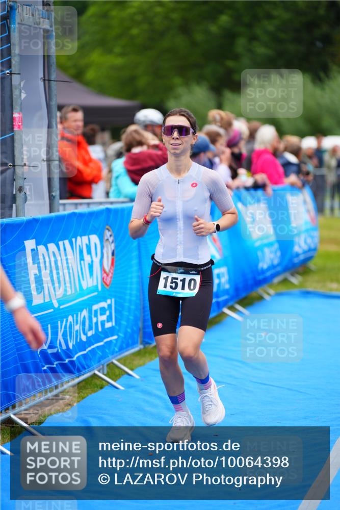 30.08.2026 - Elbe Triathlon Hamburg LAZAROV Photography http://msf.ph/oto/10064398 30.08.2026 12:04:35 Ziel 1463, 1510, 1632 meine-sportfotos.de