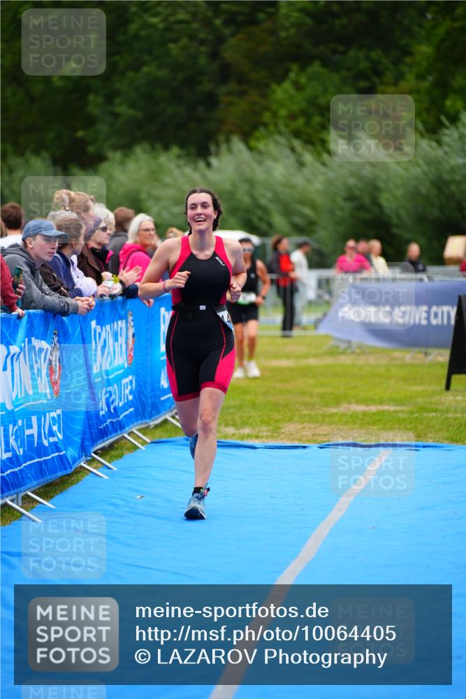 30.08.2026 - Elbe Triathlon Hamburg LAZAROV Photography http://msf.ph/oto/10064405 30.08.2026 12:04:41 Ziel 983, 1127, 1463 meine-sportfotos.de