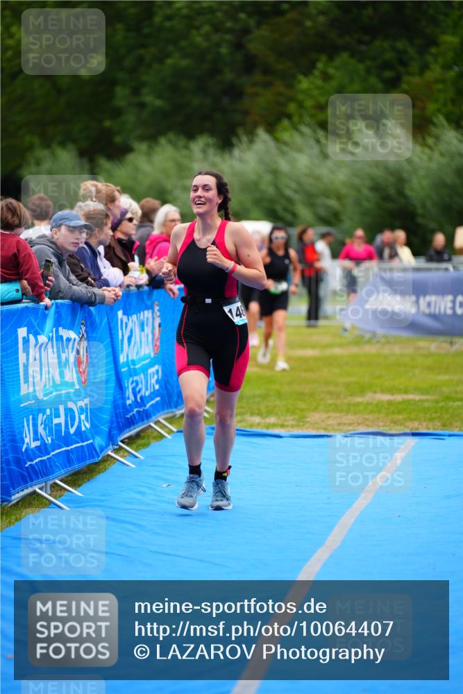 30.08.2026 - Elbe Triathlon Hamburg LAZAROV Photography http://msf.ph/oto/10064407 30.08.2026 12:04:41 Ziel 983, 1127, 1463 meine-sportfotos.de