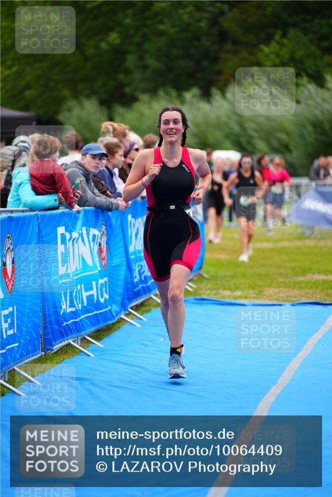30.08.2026 - Elbe Triathlon Hamburg LAZAROV Photography http://msf.ph/oto/10064409 30.08.2026 12:04:41 Ziel 983, 1127, 1463 meine-sportfotos.de