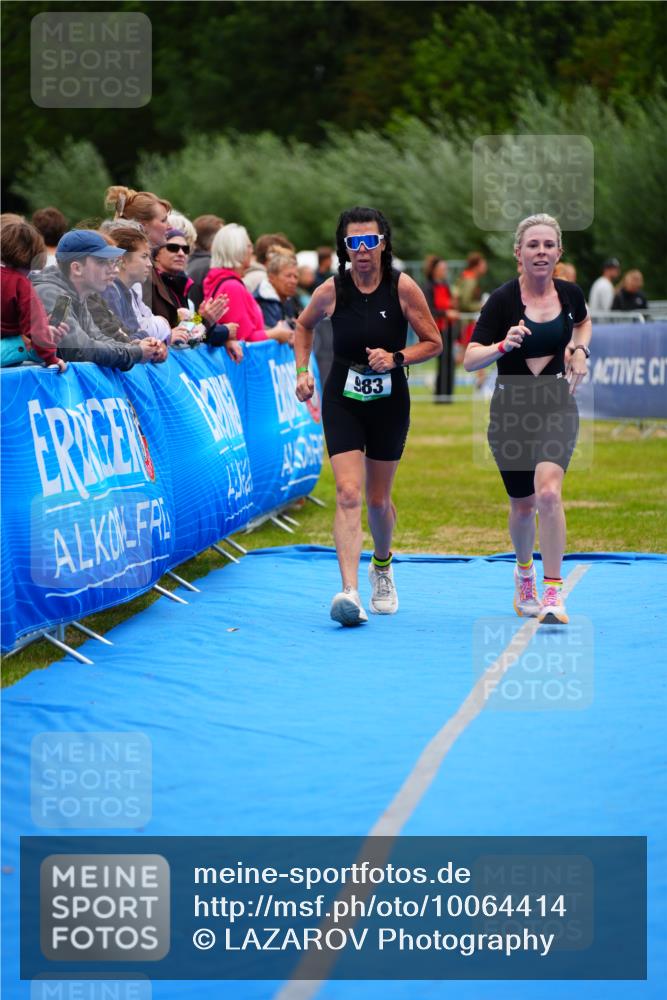 30.08.2026 - Elbe Triathlon Hamburg LAZAROV Photography http://msf.ph/oto/10064414 30.08.2026 12:04:47 Ziel 921, 983, 1127 meine-sportfotos.de