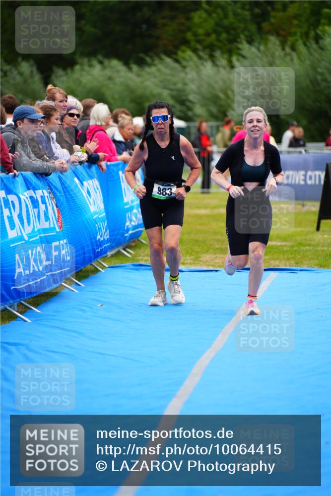 30.08.2026 - Elbe Triathlon Hamburg LAZAROV Photography http://msf.ph/oto/10064415 30.08.2026 12:04:47 Ziel 921, 983, 1127 meine-sportfotos.de