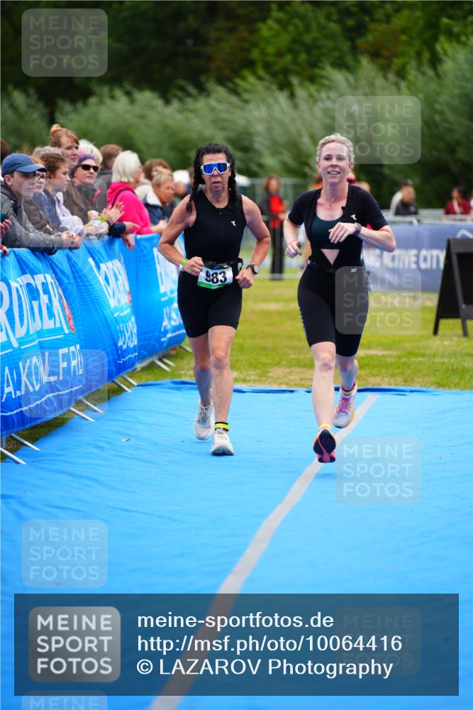 30.08.2026 - Elbe Triathlon Hamburg LAZAROV Photography http://msf.ph/oto/10064416 30.08.2026 12:04:47 Ziel 921, 983, 1127 meine-sportfotos.de