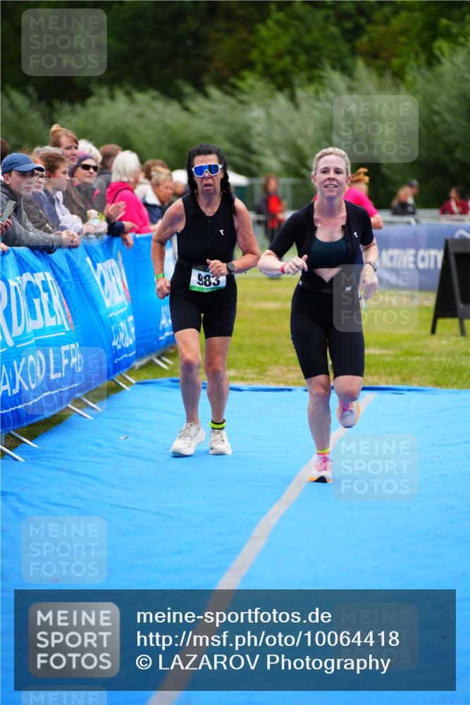30.08.2026 - Elbe Triathlon Hamburg LAZAROV Photography http://msf.ph/oto/10064418 30.08.2026 12:04:47 Ziel 921, 983, 1127 meine-sportfotos.de