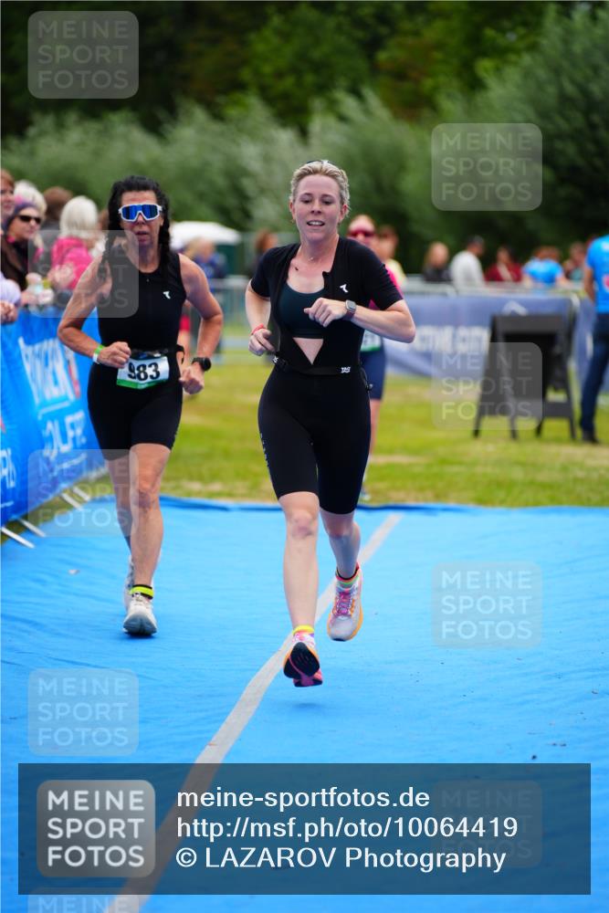 30.08.2026 - Elbe Triathlon Hamburg LAZAROV Photography http://msf.ph/oto/10064419 30.08.2026 12:04:48 Ziel 921, 983, 1127 meine-sportfotos.de