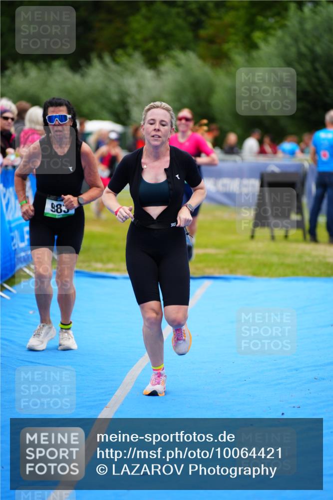 30.08.2026 - Elbe Triathlon Hamburg LAZAROV Photography http://msf.ph/oto/10064421 30.08.2026 12:04:48 Ziel 921, 983, 1127 meine-sportfotos.de