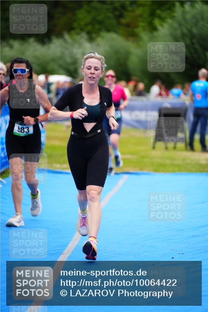 30.08.2026 - Elbe Triathlon Hamburg LAZAROV Photography http://msf.ph/oto/10064422 30.08.2026 12:04:48 Ziel 921, 983, 1127 meine-sportfotos.de