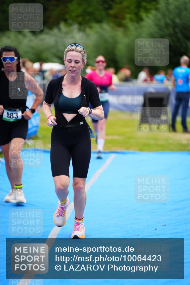 30.08.2026 - Elbe Triathlon Hamburg LAZAROV Photography http://msf.ph/oto/10064423 30.08.2026 12:04:49 Ziel 921, 983, 1127 meine-sportfotos.de