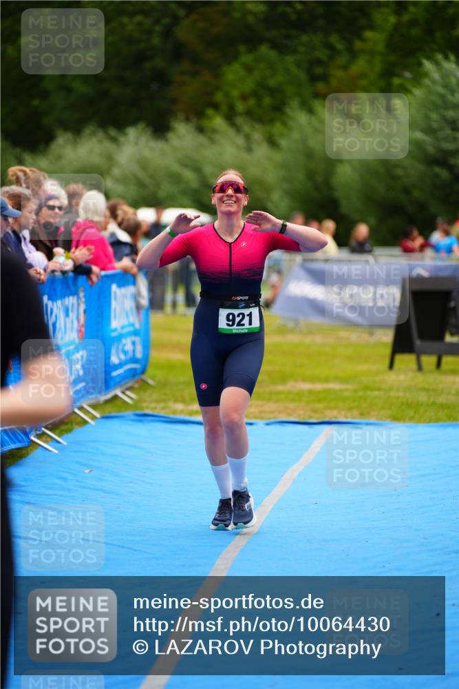 30.08.2026 - Elbe Triathlon Hamburg LAZAROV Photography http://msf.ph/oto/10064430 30.08.2026 12:04:51 Ziel 921, 983, 1127 meine-sportfotos.de
