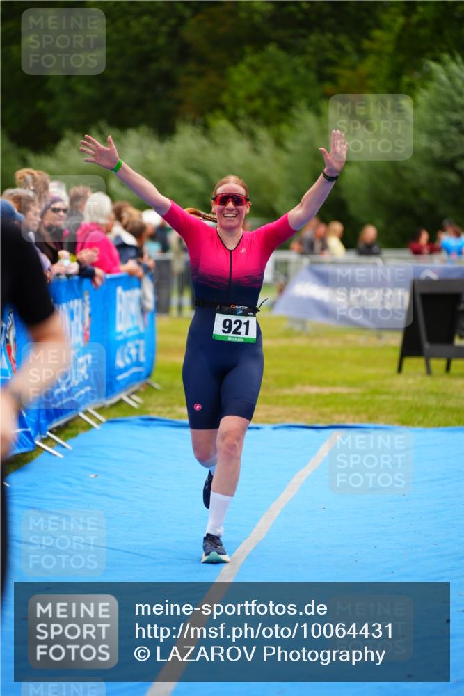 30.08.2026 - Elbe Triathlon Hamburg LAZAROV Photography http://msf.ph/oto/10064431 30.08.2026 12:04:51 Ziel 921, 983, 1127 meine-sportfotos.de