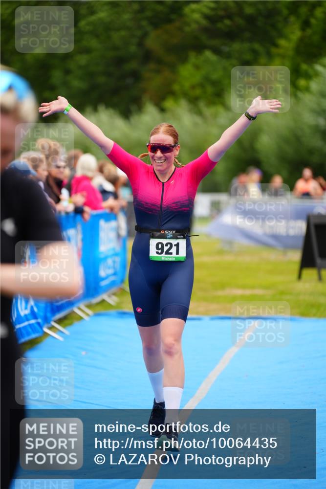 30.08.2026 - Elbe Triathlon Hamburg LAZAROV Photography http://msf.ph/oto/10064435 30.08.2026 12:04:51 Ziel 921, 983, 1127 meine-sportfotos.de