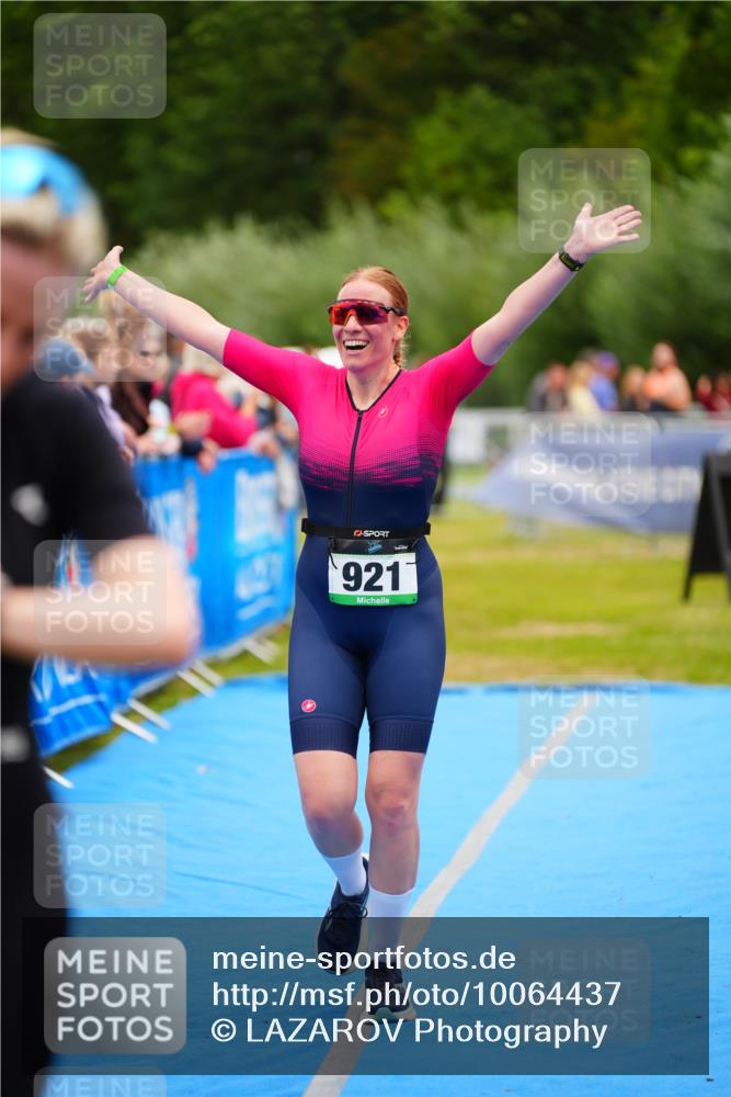 30.08.2026 - Elbe Triathlon Hamburg LAZAROV Photography http://msf.ph/oto/10064437 30.08.2026 12:04:52 Ziel 921, 983, 1127 meine-sportfotos.de