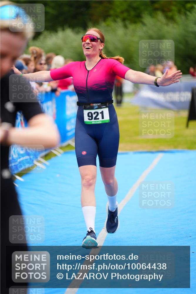 30.08.2026 - Elbe Triathlon Hamburg LAZAROV Photography http://msf.ph/oto/10064438 30.08.2026 12:04:52 Ziel 921, 983, 1127 meine-sportfotos.de