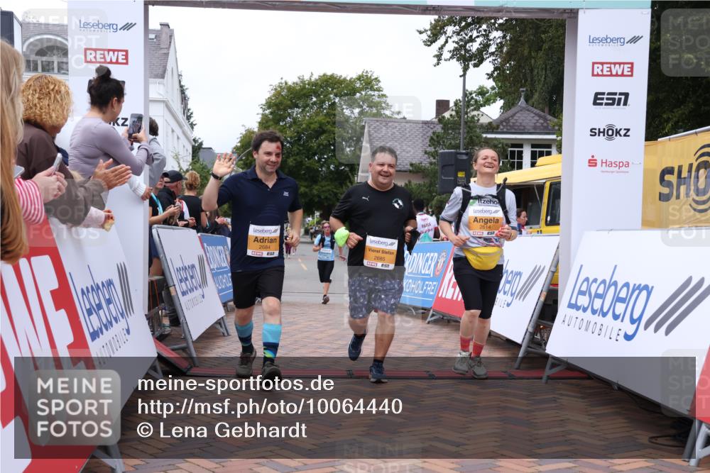 30.08.2026 - Blankeneser Heldenlauf Lena Gebhardt http://msf.ph/oto/10064440 30.08.2026 12:45:11 Ziel 2614, 2684, 2685, 4037 meine-sportfotos.de