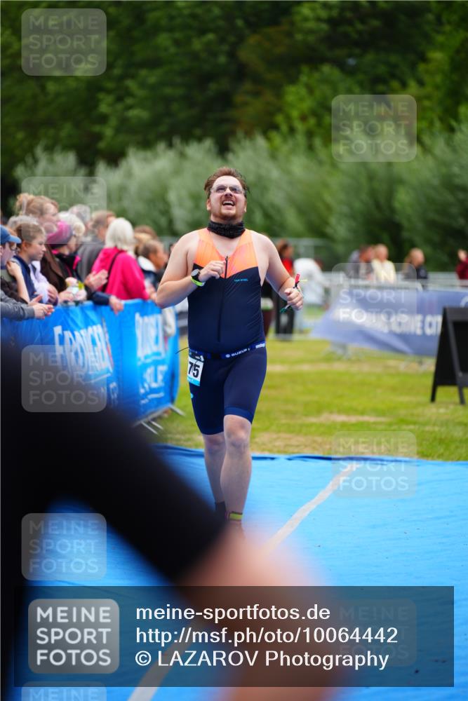 30.08.2026 - Elbe Triathlon Hamburg LAZAROV Photography http://msf.ph/oto/10064442 30.08.2026 12:05:01 Ziel 813, 1175 meine-sportfotos.de