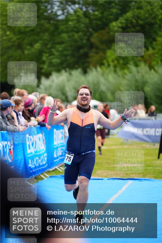 30.08.2026 - Elbe Triathlon Hamburg LAZAROV Photography http://msf.ph/oto/10064444 30.08.2026 12:05:02 Ziel 813, 1175 meine-sportfotos.de