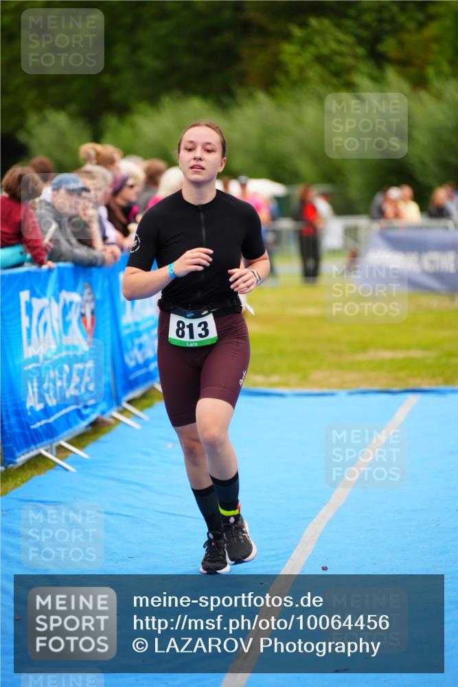 30.08.2026 - Elbe Triathlon Hamburg LAZAROV Photography http://msf.ph/oto/10064456 30.08.2026 12:05:08 Ziel 813, 1459, 1488 meine-sportfotos.de