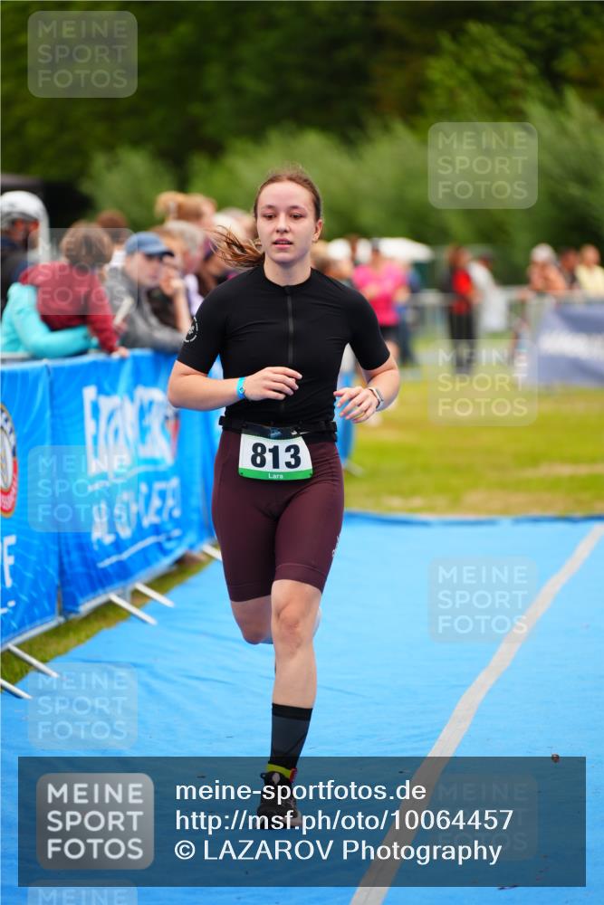30.08.2026 - Elbe Triathlon Hamburg LAZAROV Photography http://msf.ph/oto/10064457 30.08.2026 12:05:08 Ziel 813, 1459, 1488 meine-sportfotos.de