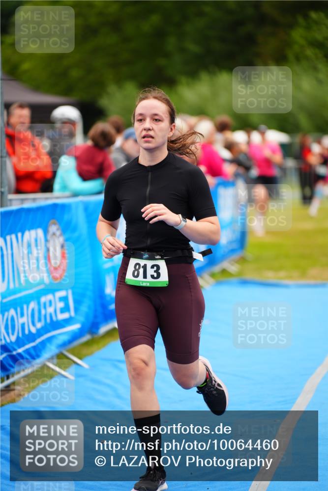 30.08.2026 - Elbe Triathlon Hamburg LAZAROV Photography http://msf.ph/oto/10064460 30.08.2026 12:05:08 Ziel 813, 1459, 1488 meine-sportfotos.de