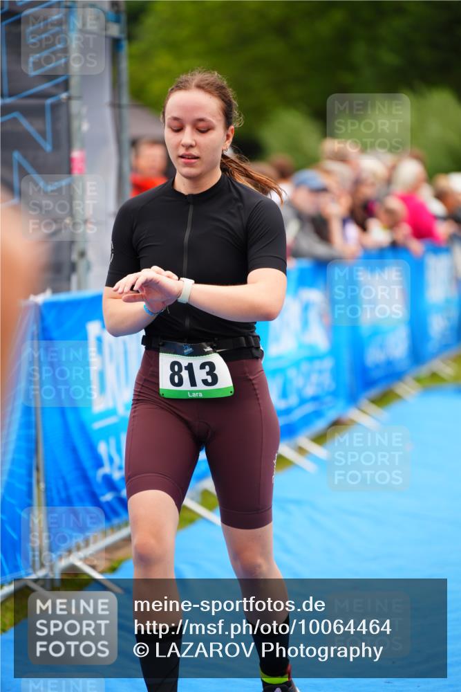 30.08.2026 - Elbe Triathlon Hamburg LAZAROV Photography http://msf.ph/oto/10064464 30.08.2026 12:05:09 Ziel 813, 1414, 1459, 1488 meine-sportfotos.de