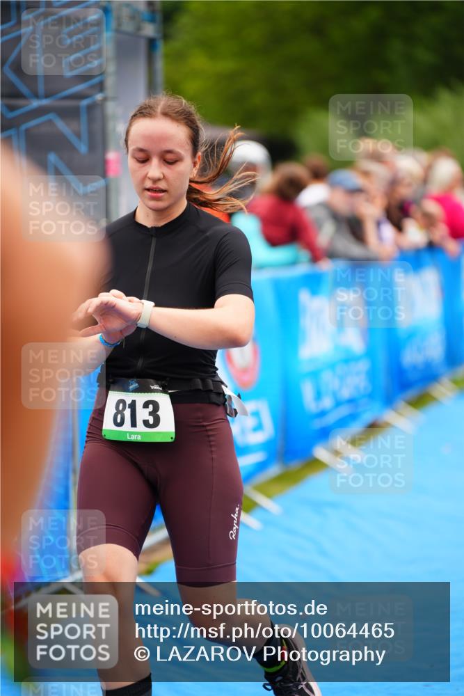 30.08.2026 - Elbe Triathlon Hamburg LAZAROV Photography http://msf.ph/oto/10064465 30.08.2026 12:05:09 Ziel 813, 1414, 1459, 1488 meine-sportfotos.de