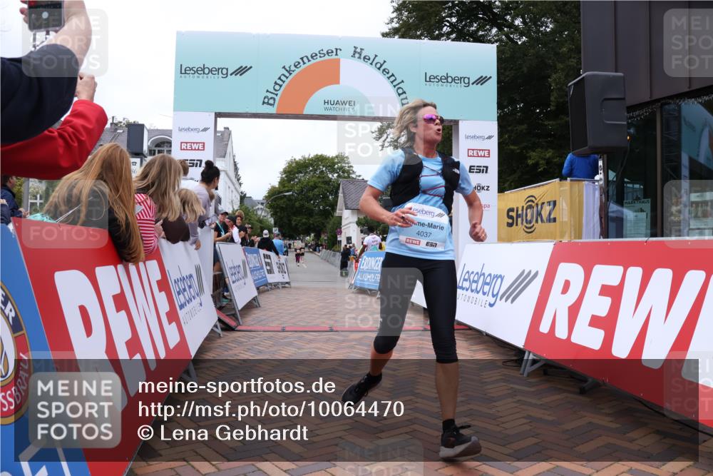30.08.2026 - Blankeneser Heldenlauf Lena Gebhardt http://msf.ph/oto/10064470 30.08.2026 12:45:15 Ziel 2614, 2684, 2685, 4037 meine-sportfotos.de