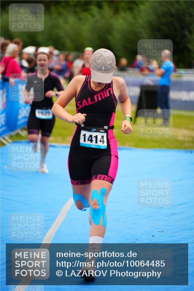 30.08.2026 - Elbe Triathlon Hamburg LAZAROV Photography http://msf.ph/oto/10064485 30.08.2026 12:05:18 Ziel 1414, 1424, 1459, 1460, 1488, 1525 meine-sportfotos.de