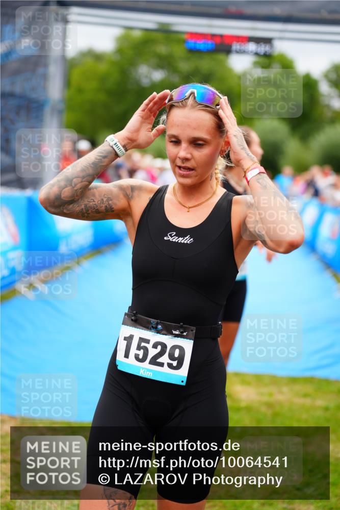 30.08.2026 - Elbe Triathlon Hamburg LAZAROV Photography http://msf.ph/oto/10064541 30.08.2026 12:05:38 Ziel 564, 1475, 1577 meine-sportfotos.de