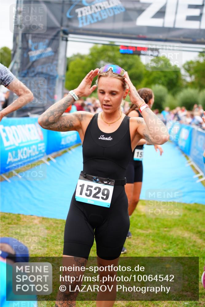 30.08.2026 - Elbe Triathlon Hamburg LAZAROV Photography http://msf.ph/oto/10064542 30.08.2026 12:05:38 Ziel 564, 1475, 1577 meine-sportfotos.de