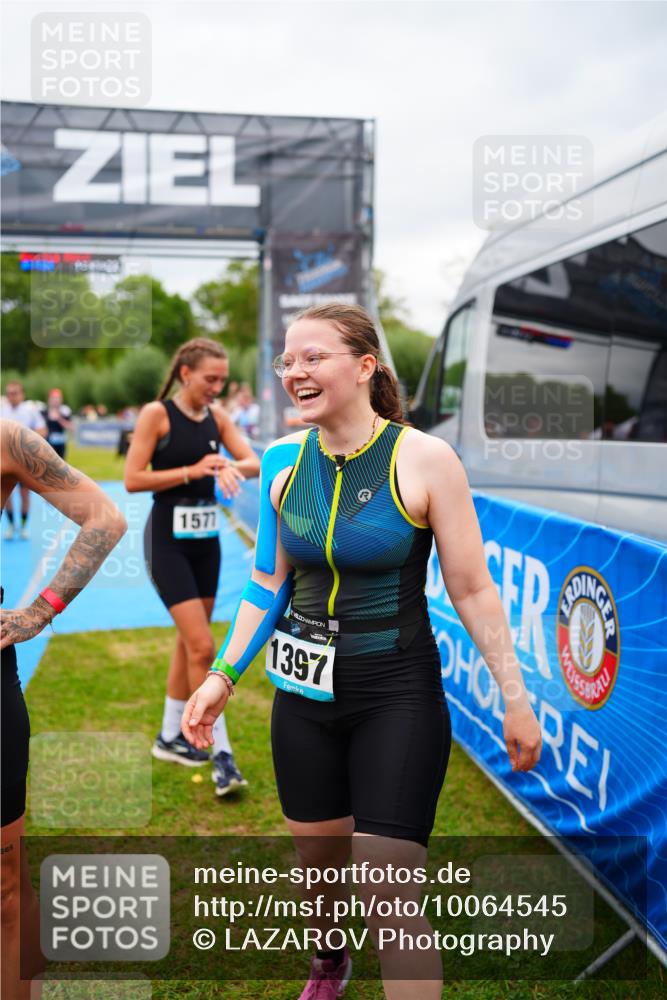 30.08.2026 - Elbe Triathlon Hamburg LAZAROV Photography http://msf.ph/oto/10064545 30.08.2026 12:05:39 Ziel 564, 1475, 1577 meine-sportfotos.de
