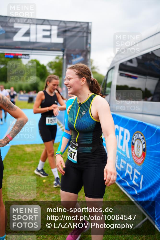 30.08.2026 - Elbe Triathlon Hamburg LAZAROV Photography http://msf.ph/oto/10064547 30.08.2026 12:05:40 Ziel 564, 1475, 1508 meine-sportfotos.de