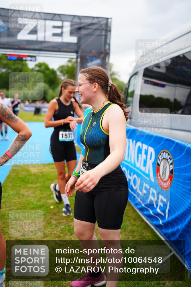 30.08.2026 - Elbe Triathlon Hamburg LAZAROV Photography http://msf.ph/oto/10064548 30.08.2026 12:05:40 Ziel 564, 1475, 1508 meine-sportfotos.de