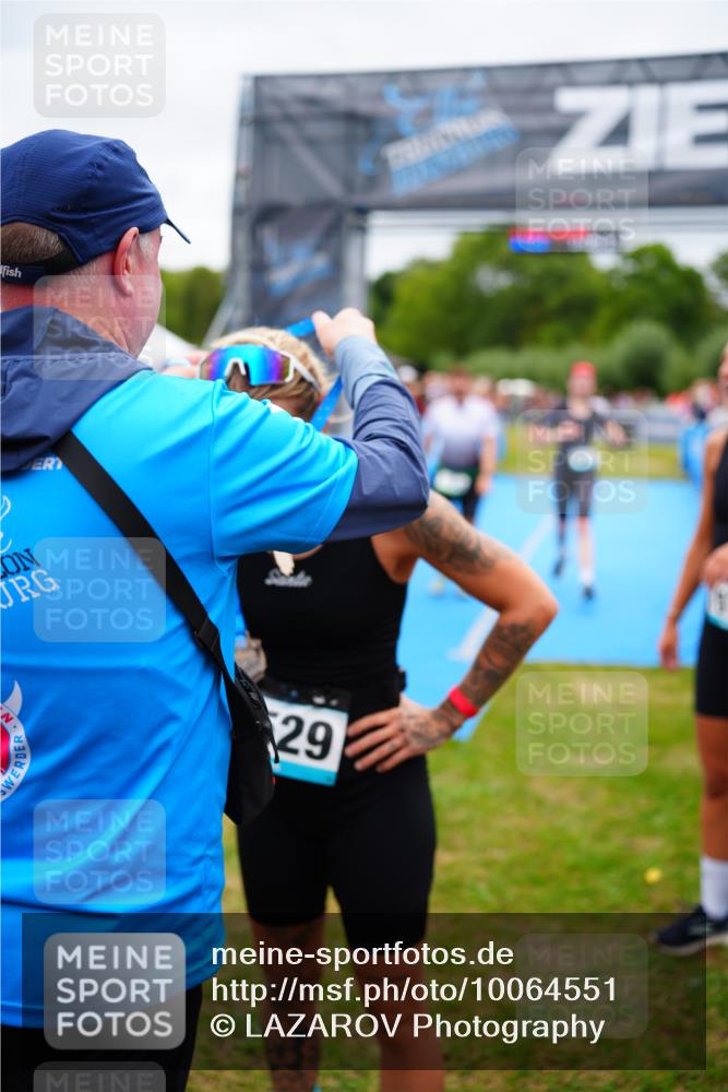 30.08.2026 - Elbe Triathlon Hamburg LAZAROV Photography http://msf.ph/oto/10064551 30.08.2026 12:05:41 Ziel 564, 1475, 1508 meine-sportfotos.de