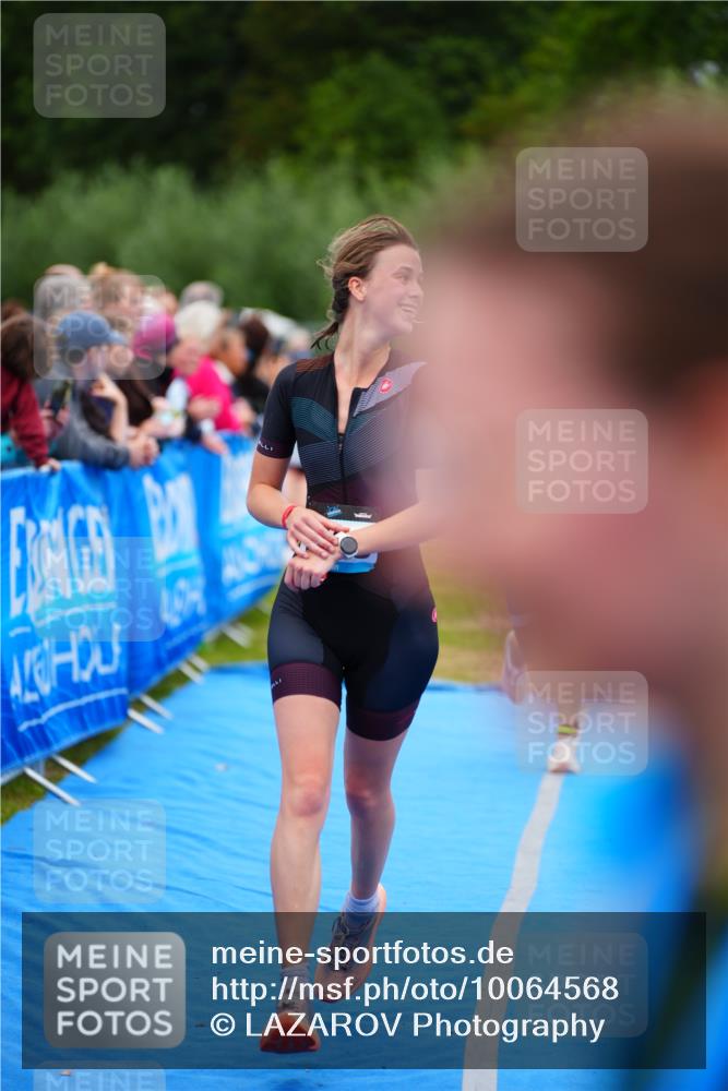 30.08.2026 - Elbe Triathlon Hamburg LAZAROV Photography http://msf.ph/oto/10064568 30.08.2026 12:05:48 Ziel 1396, 1508 meine-sportfotos.de