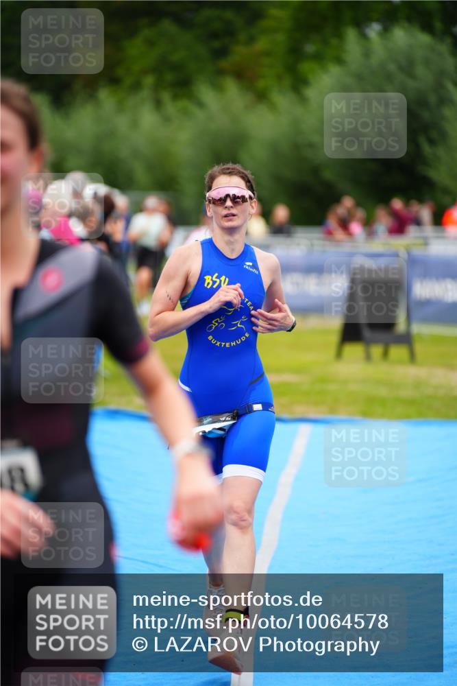 30.08.2026 - Elbe Triathlon Hamburg LAZAROV Photography http://msf.ph/oto/10064578 30.08.2026 12:05:50 Ziel 1396, 1398, 1508 meine-sportfotos.de