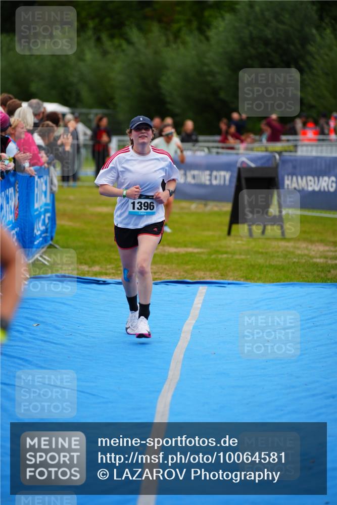 30.08.2026 - Elbe Triathlon Hamburg LAZAROV Photography http://msf.ph/oto/10064581 30.08.2026 12:05:53 Ziel 1396, 1398 meine-sportfotos.de