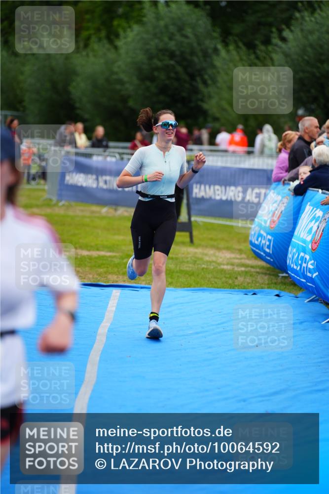 30.08.2026 - Elbe Triathlon Hamburg LAZAROV Photography http://msf.ph/oto/10064592 30.08.2026 12:05:57 Ziel 1396, 1398 meine-sportfotos.de