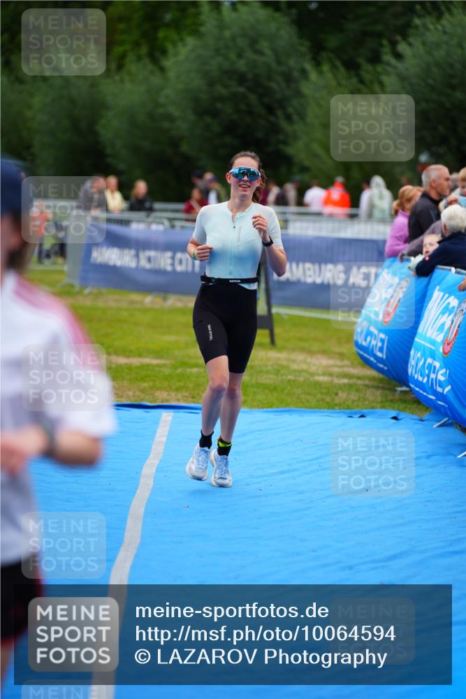 30.08.2026 - Elbe Triathlon Hamburg LAZAROV Photography http://msf.ph/oto/10064594 30.08.2026 12:05:57 Ziel 1396, 1398 meine-sportfotos.de