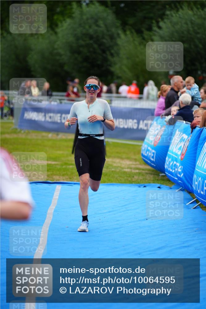 30.08.2026 - Elbe Triathlon Hamburg LAZAROV Photography http://msf.ph/oto/10064595 30.08.2026 12:05:57 Ziel 1396, 1398 meine-sportfotos.de