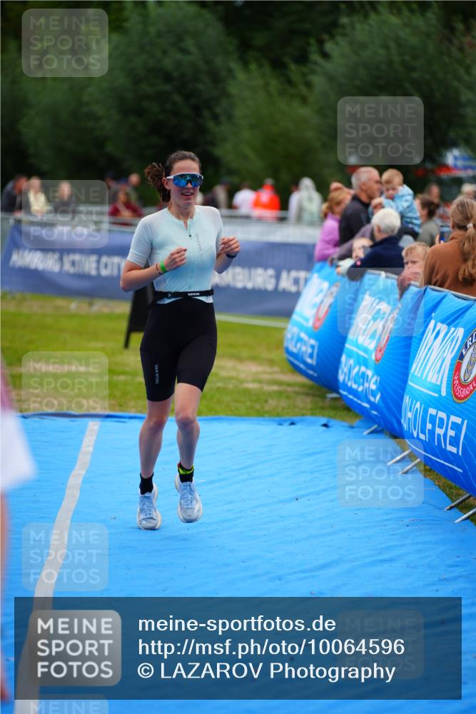 30.08.2026 - Elbe Triathlon Hamburg LAZAROV Photography http://msf.ph/oto/10064596 30.08.2026 12:05:57 Ziel 1396, 1398 meine-sportfotos.de