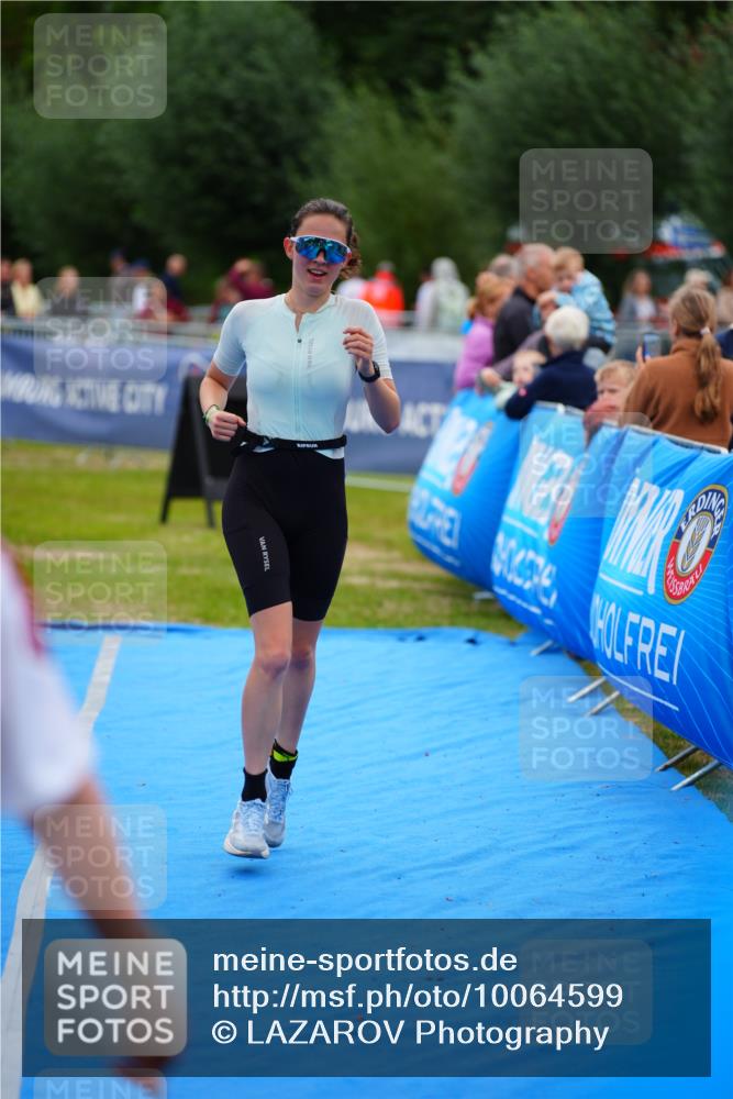 30.08.2026 - Elbe Triathlon Hamburg LAZAROV Photography http://msf.ph/oto/10064599 30.08.2026 12:05:58 Ziel 1396, 1398 meine-sportfotos.de