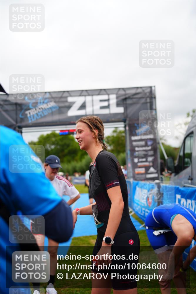 30.08.2026 - Elbe Triathlon Hamburg LAZAROV Photography http://msf.ph/oto/10064600 30.08.2026 12:05:59 Ziel 1396, 1398 meine-sportfotos.de