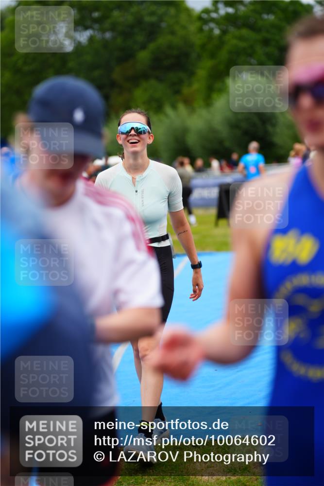 30.08.2026 - Elbe Triathlon Hamburg LAZAROV Photography http://msf.ph/oto/10064602 30.08.2026 12:06:01 Ziel 1398 meine-sportfotos.de