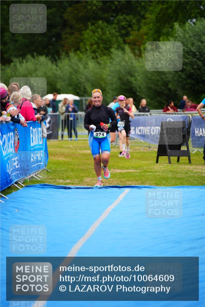 30.08.2026 - Elbe Triathlon Hamburg LAZAROV Photography http://msf.ph/oto/10064609 30.08.2026 12:06:16 Ziel 974, 1487 meine-sportfotos.de
